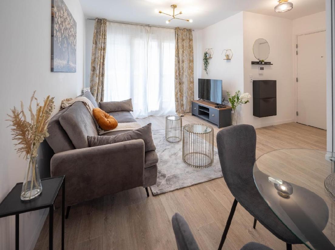 Sejour Unique A Pierrefitte Apartment Luaran gambar