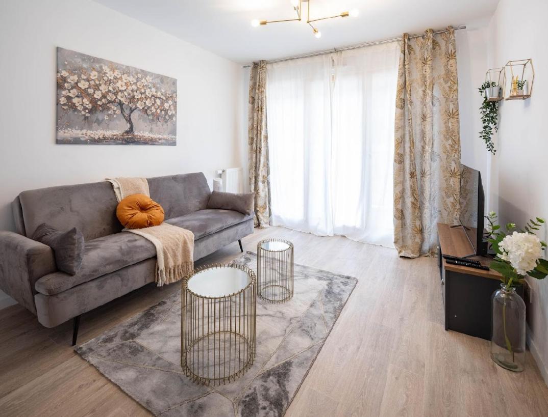 Sejour Unique A Pierrefitte Apartment Luaran gambar