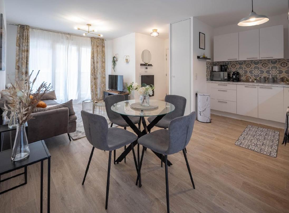 Sejour Unique A Pierrefitte Apartment Luaran gambar
