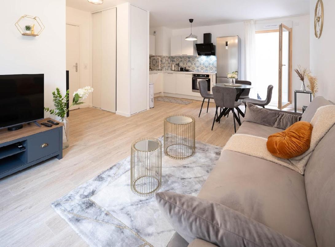 Sejour Unique A Pierrefitte Apartment Luaran gambar