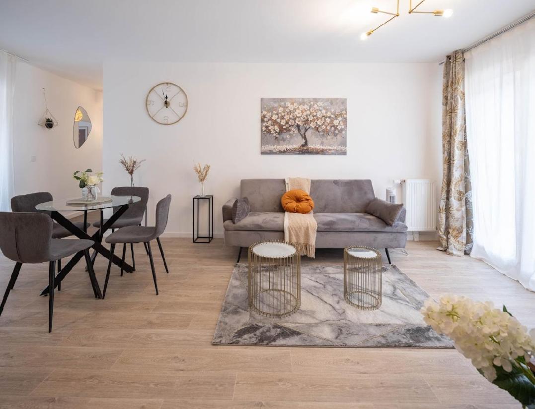 Sejour Unique A Pierrefitte Apartment Luaran gambar