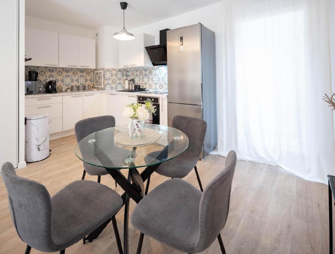 Sejour Unique A Pierrefitte Apartment Luaran gambar