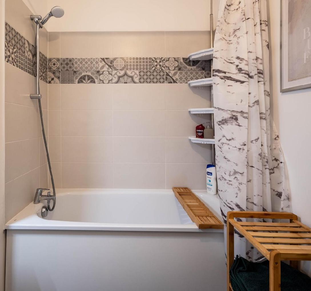 Sejour Unique A Pierrefitte Apartment Luaran gambar